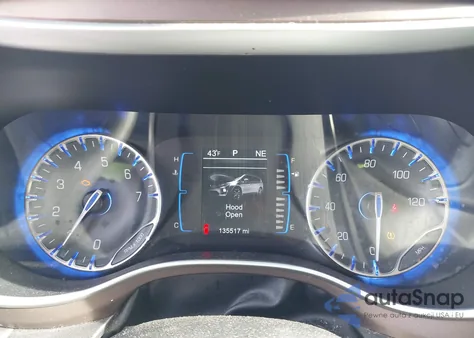 2017 Chrysler Pacifica Touring-L z USA, uszkodzony, nr VIN 2C4RC1BG0HR588093